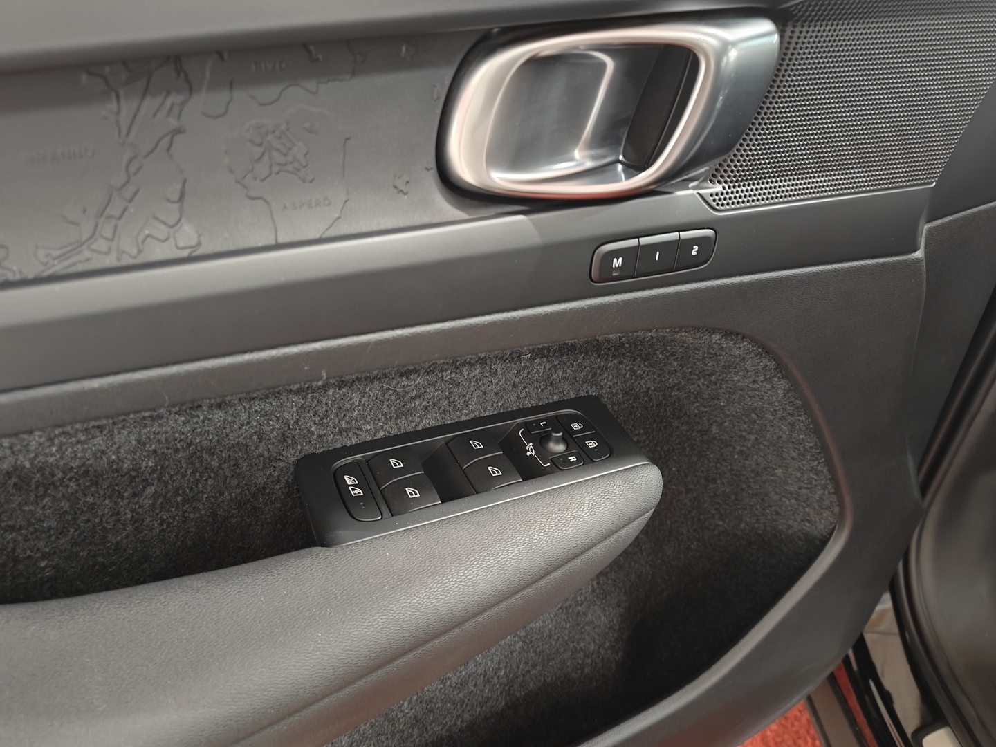 VOLVO XC40 2023