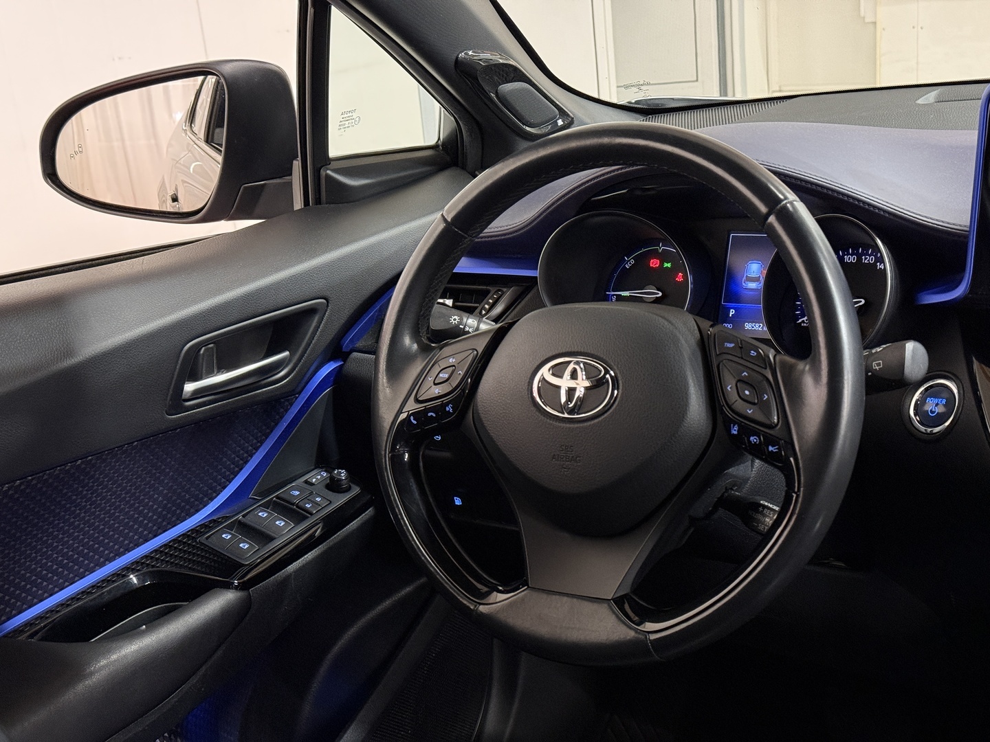 TOYOTA C-HR 2017