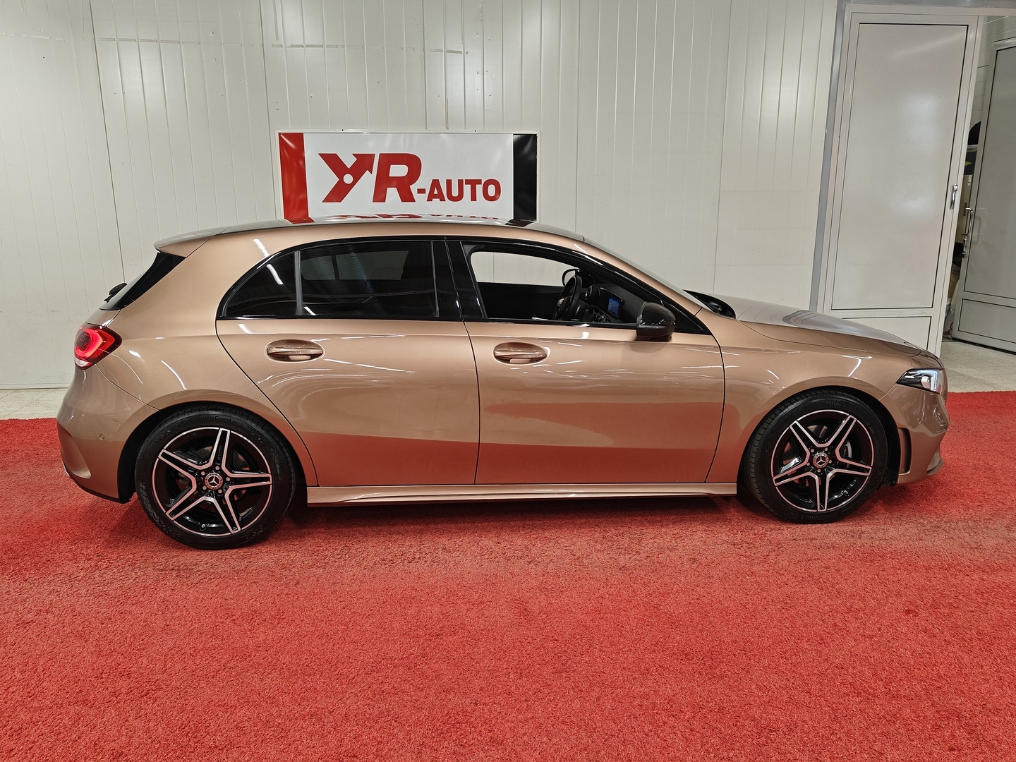 MERCEDES-BENZ A 2021