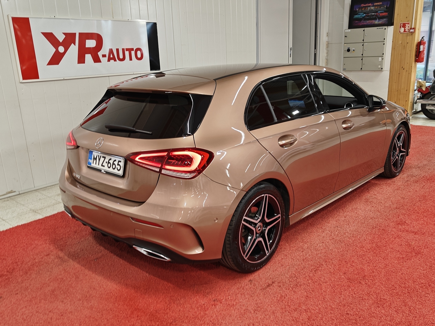 MERCEDES-BENZ A 2021
