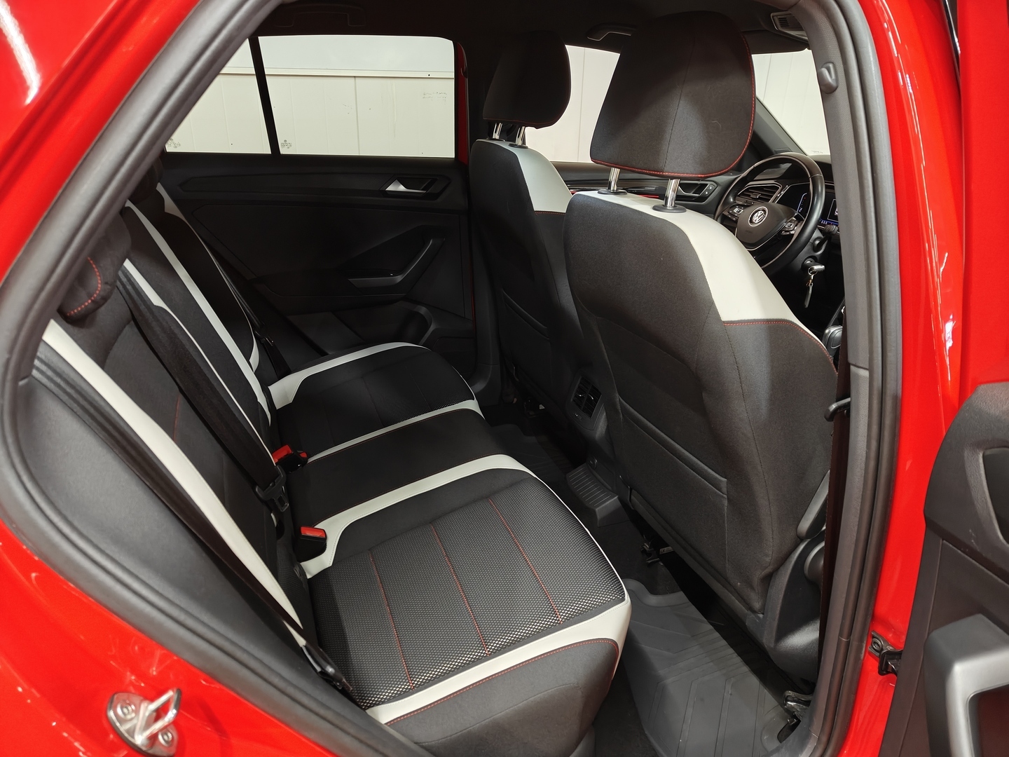 VOLKSWAGEN T-Roc 10