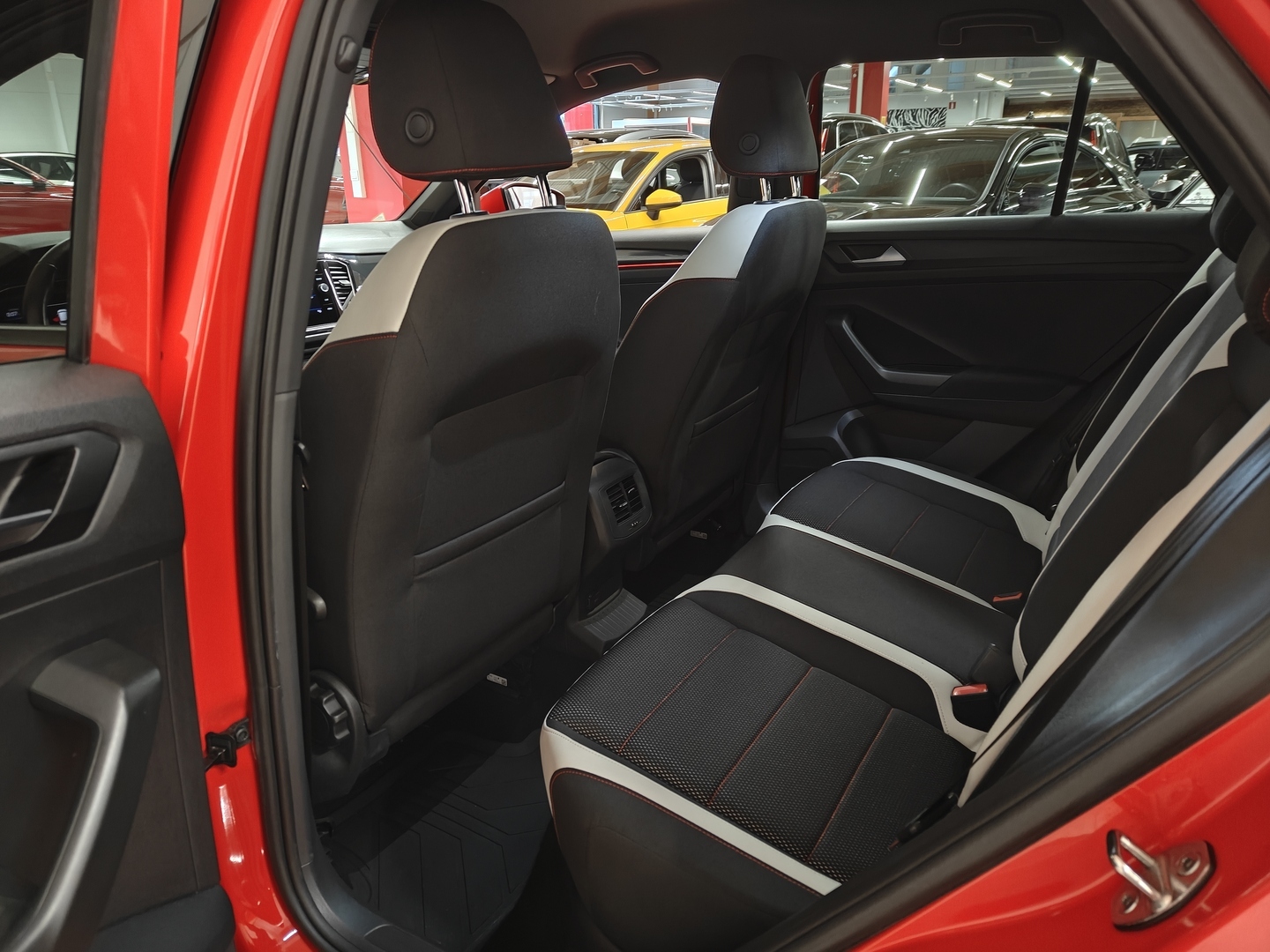 VOLKSWAGEN T-Roc 13