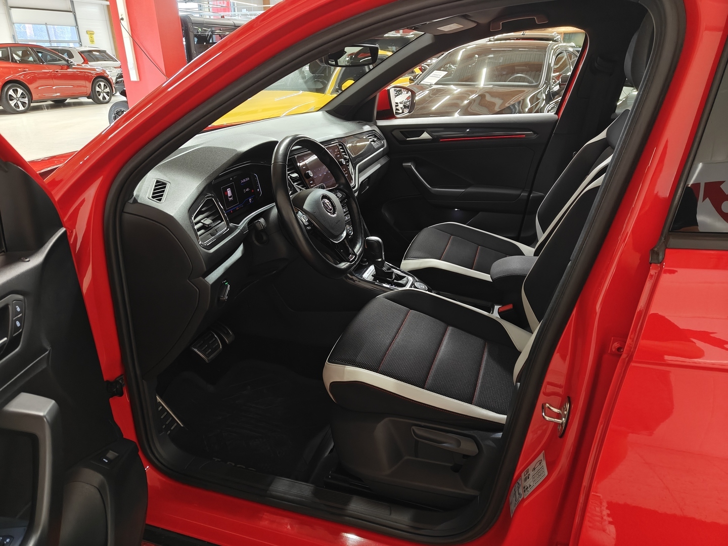 VOLKSWAGEN T-Roc 18