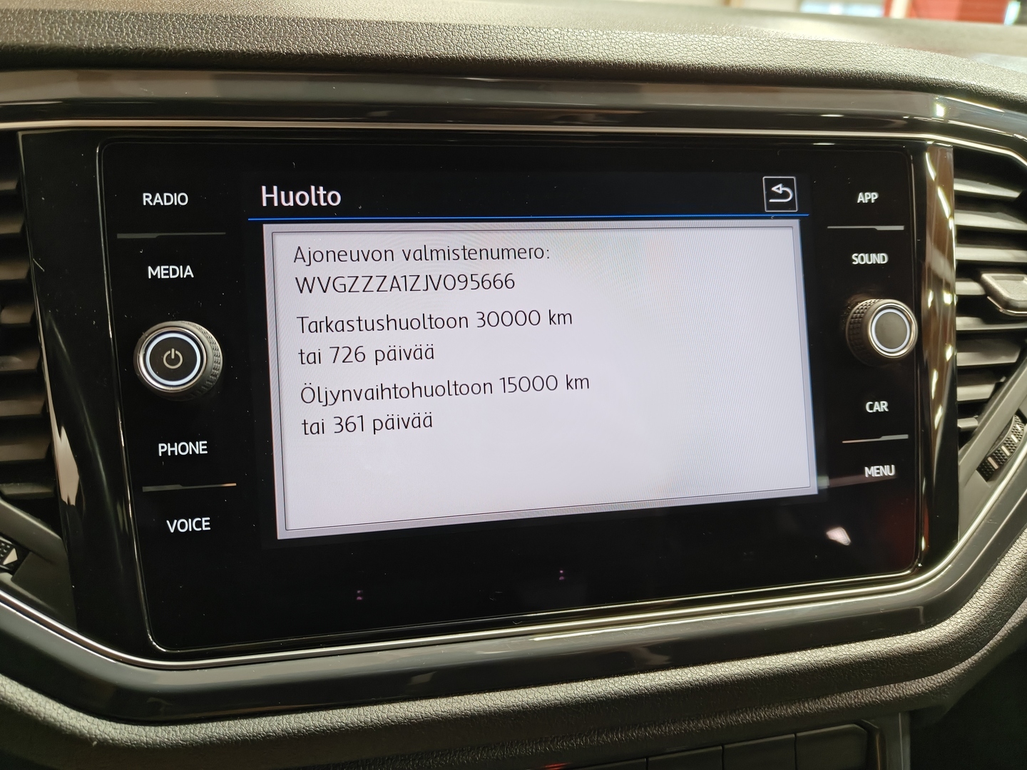 VOLKSWAGEN T-Roc 28