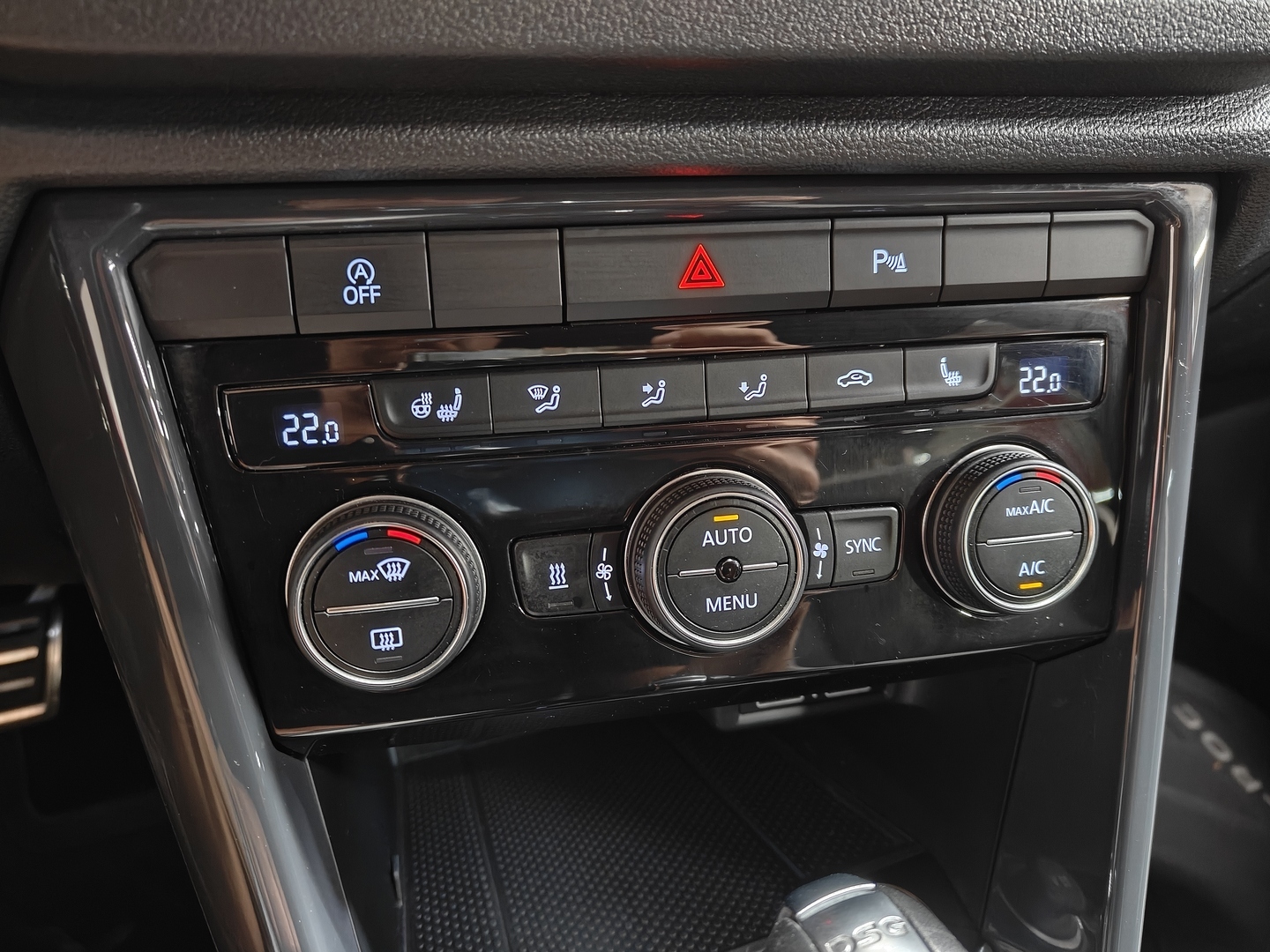 VOLKSWAGEN T-Roc 29