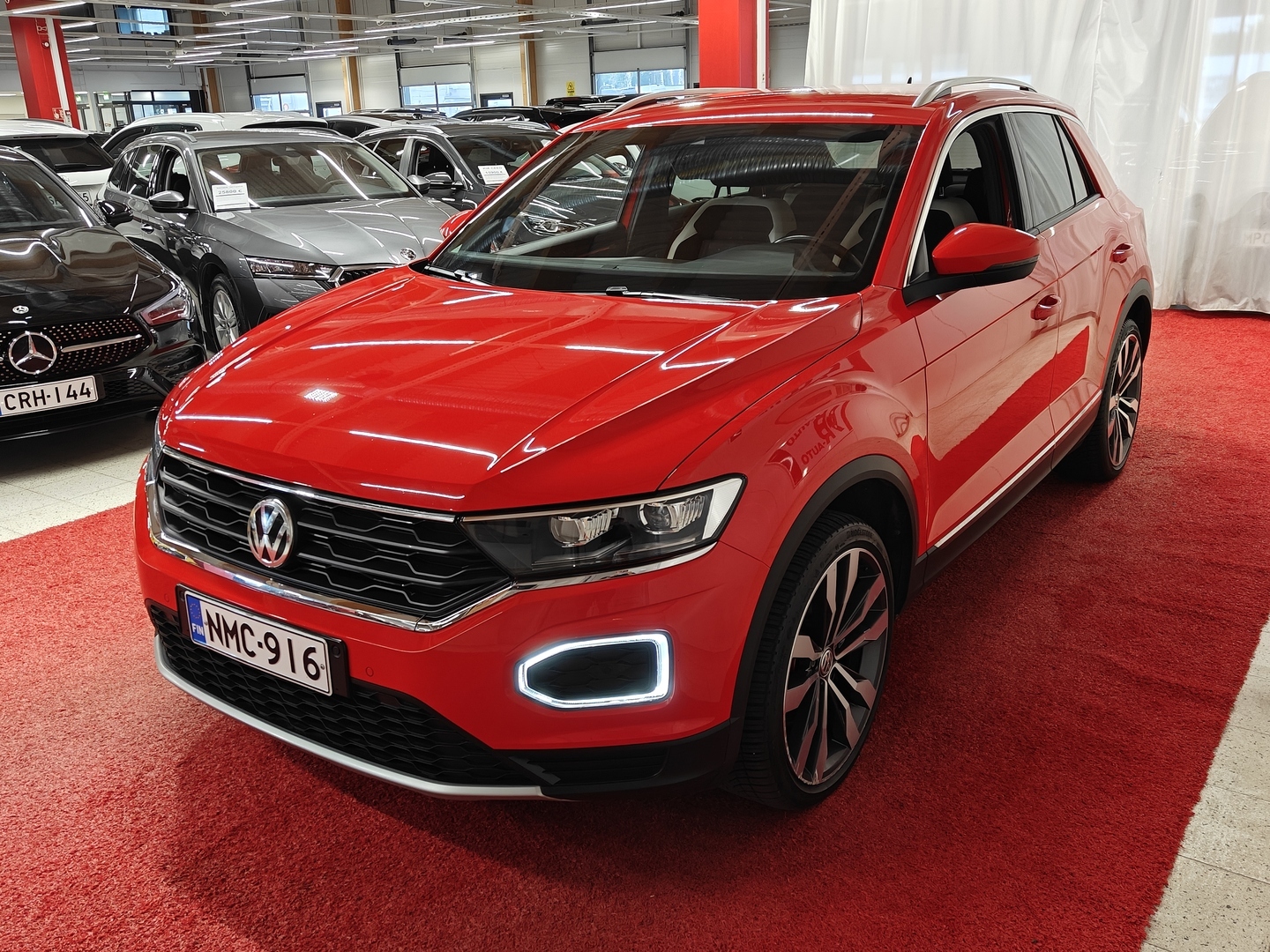 VOLKSWAGEN T-Roc 8
