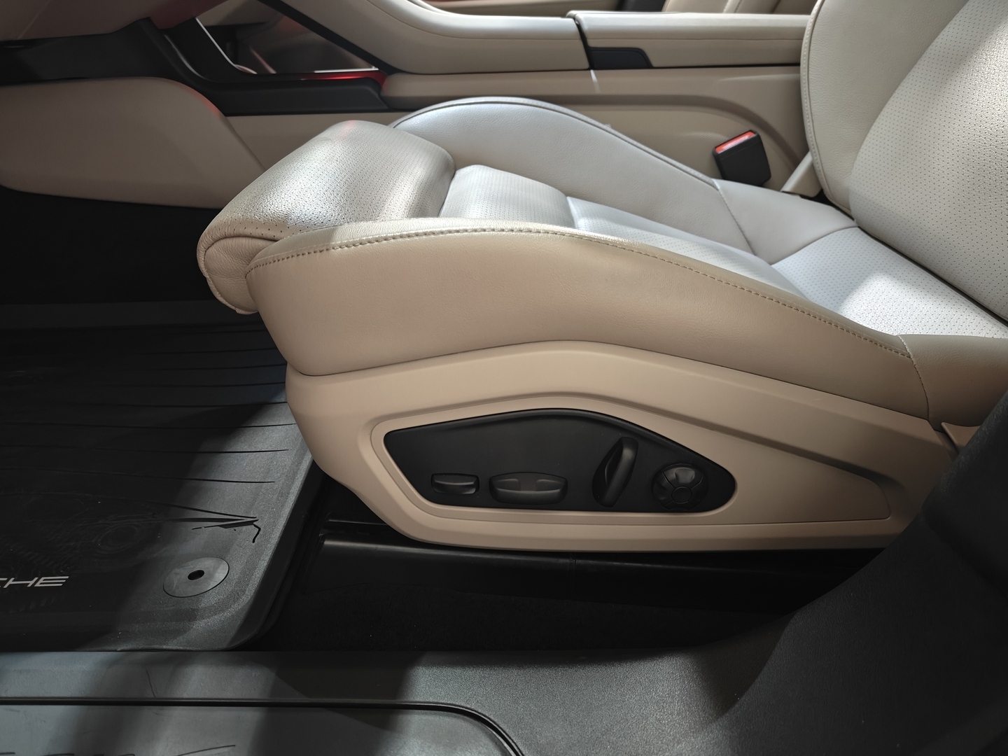 PORSCHE Taycan 2023