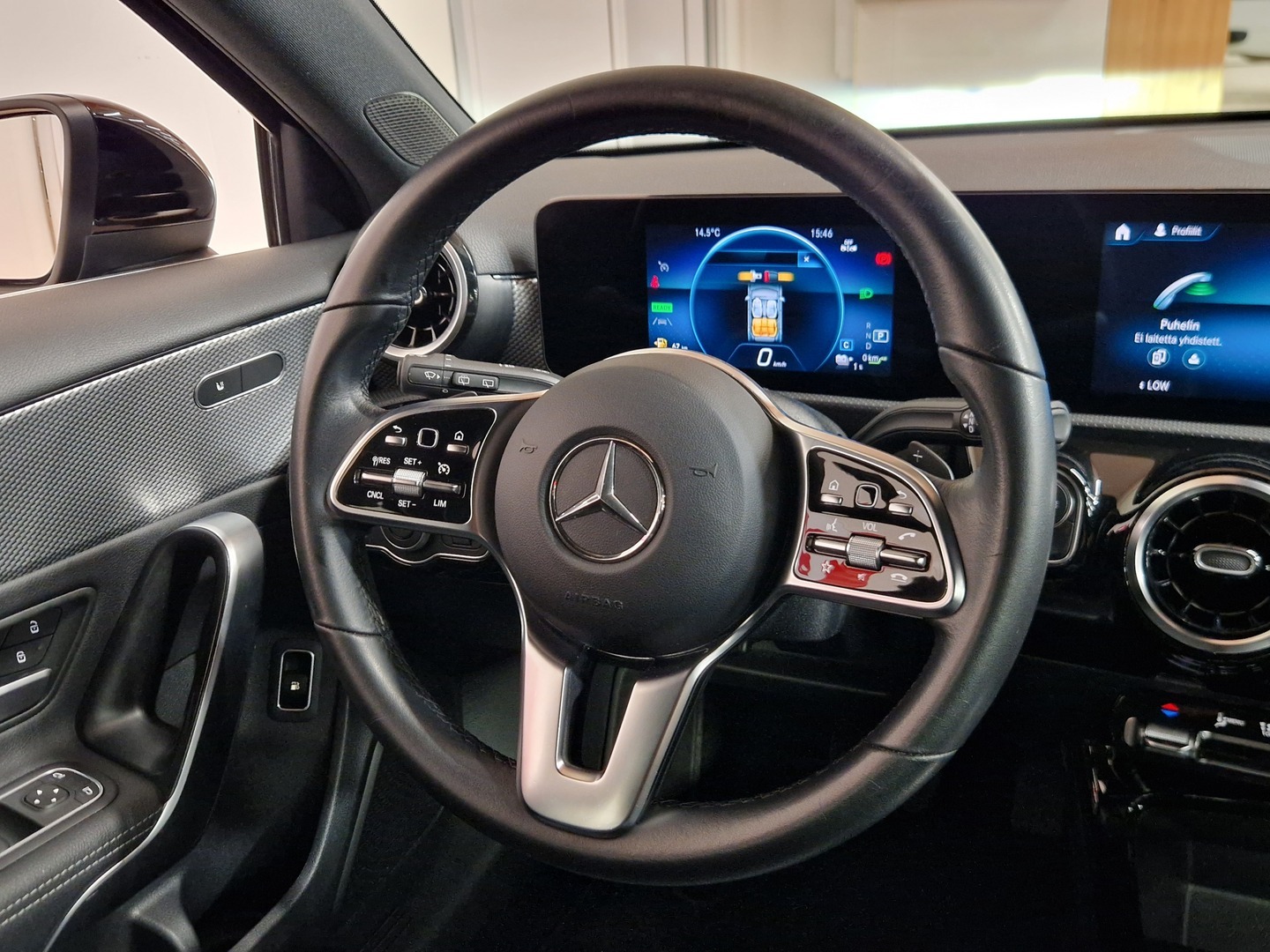 MERCEDES-BENZ A 2023
