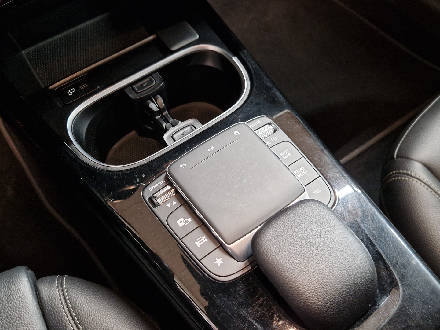 MERCEDES-BENZ A 2023