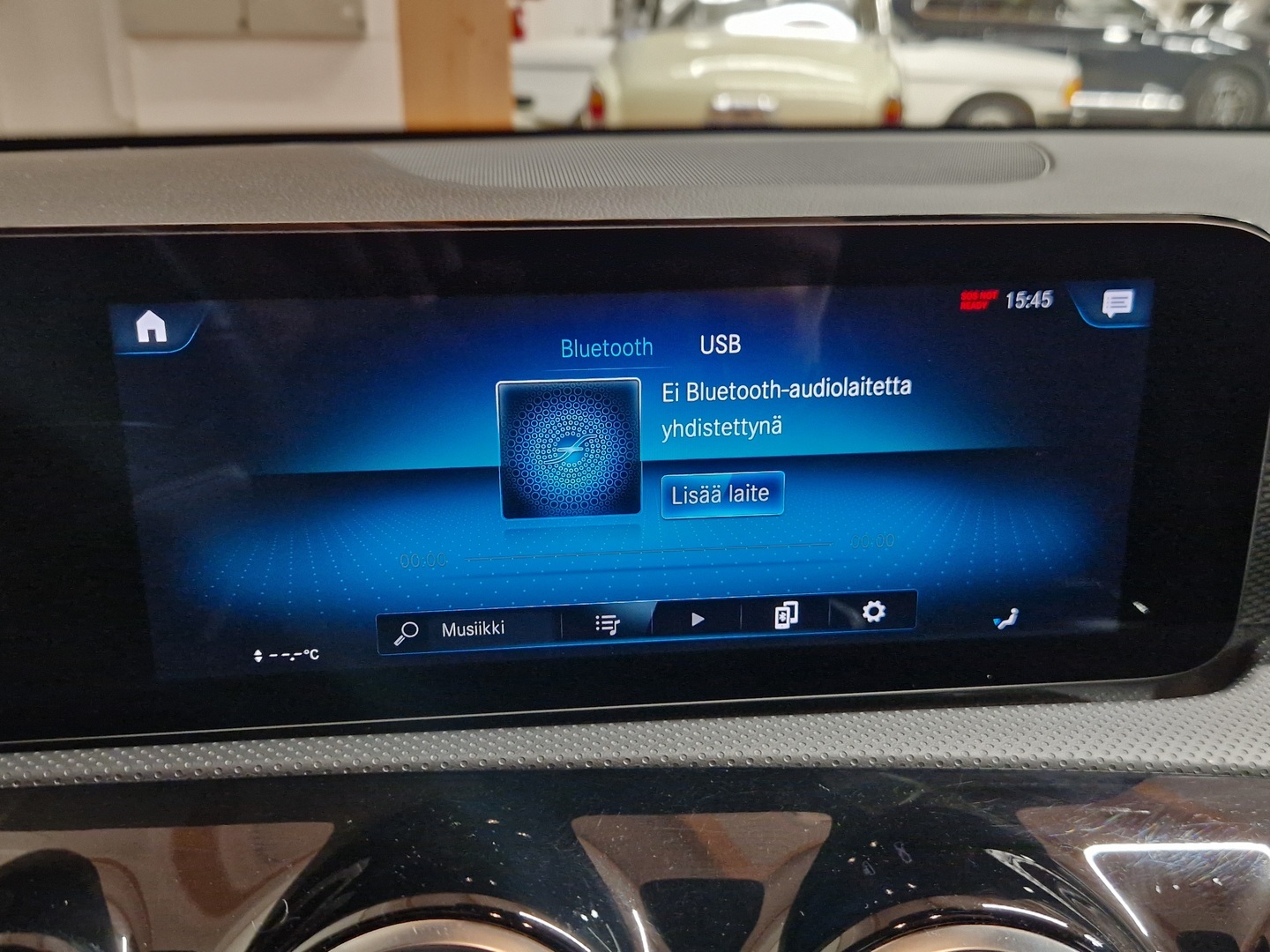 MERCEDES-BENZ A 2023