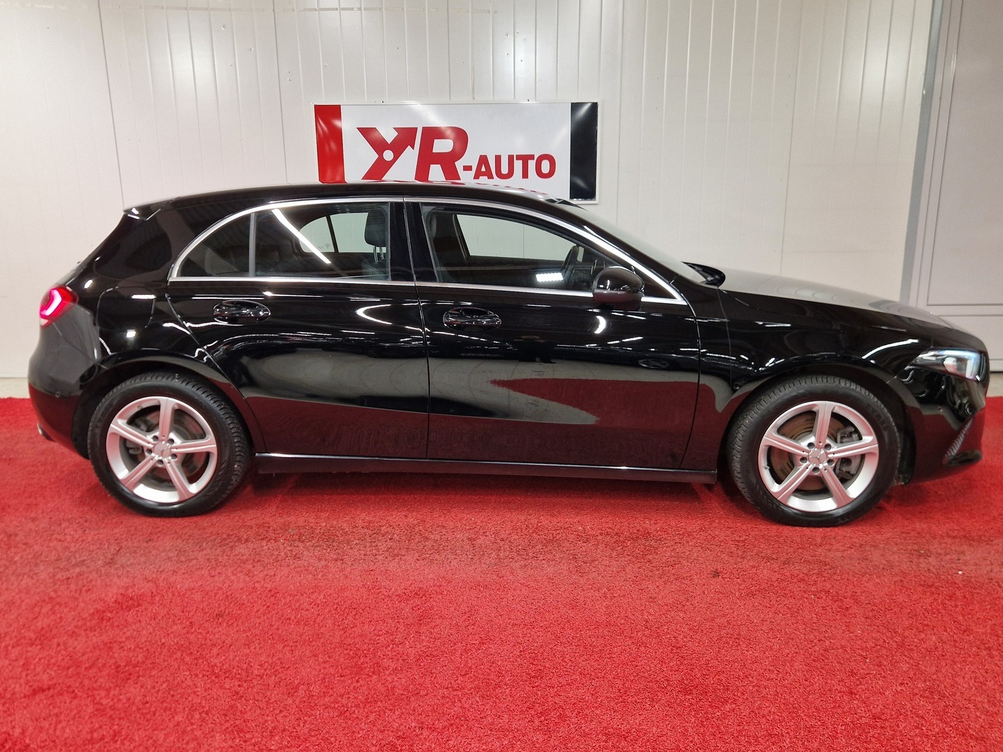 MERCEDES-BENZ A 2023