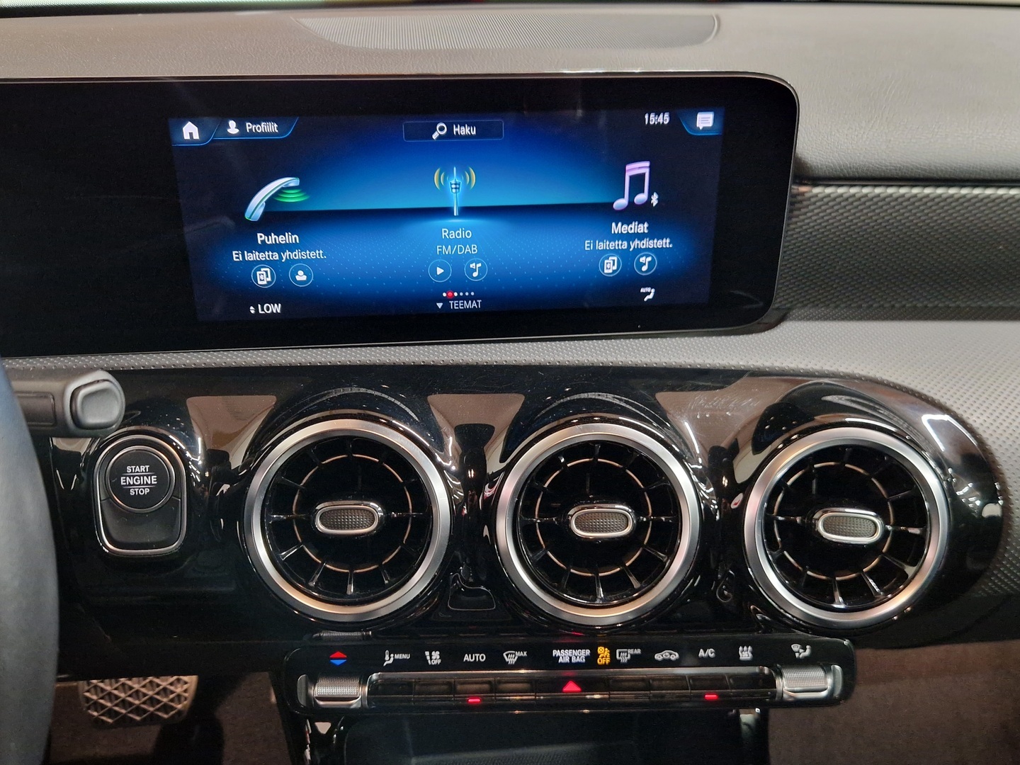 MERCEDES-BENZ A 2023