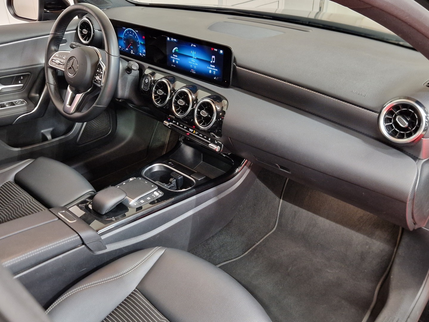 MERCEDES-BENZ A 2023