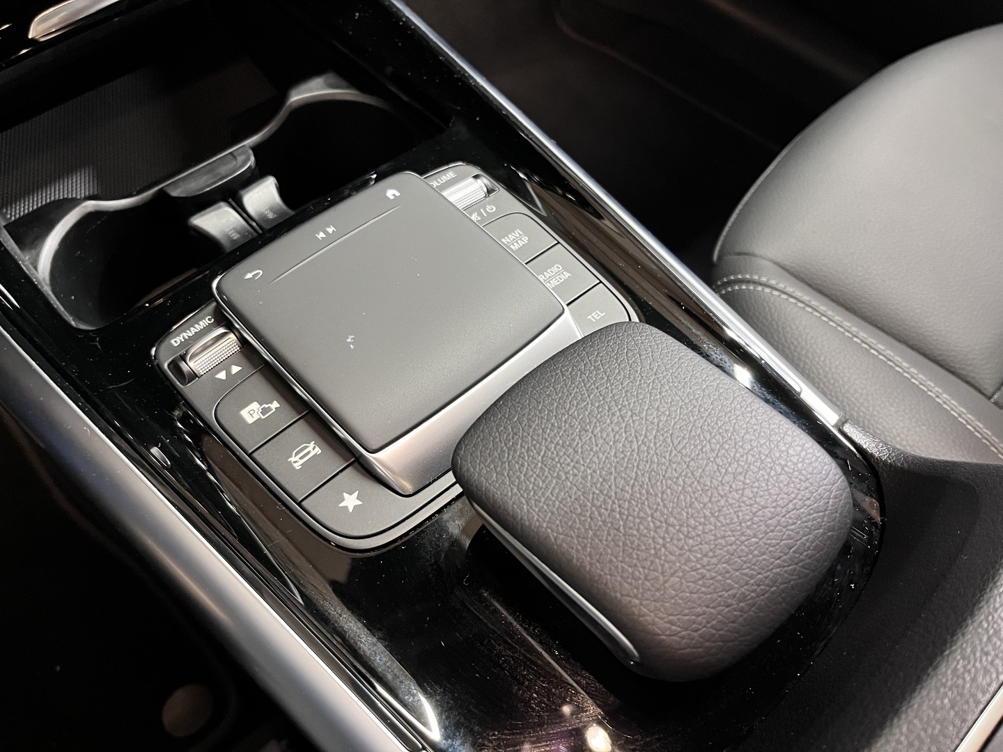 MERCEDES-BENZ B 2023