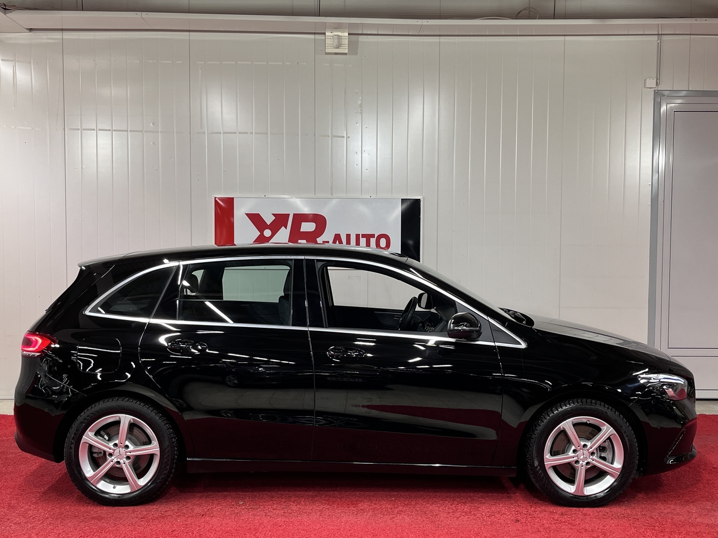 MERCEDES-BENZ B 2023