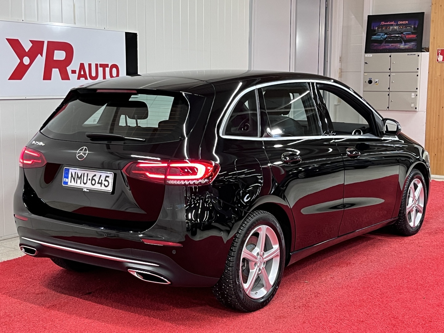 MERCEDES-BENZ B 2023