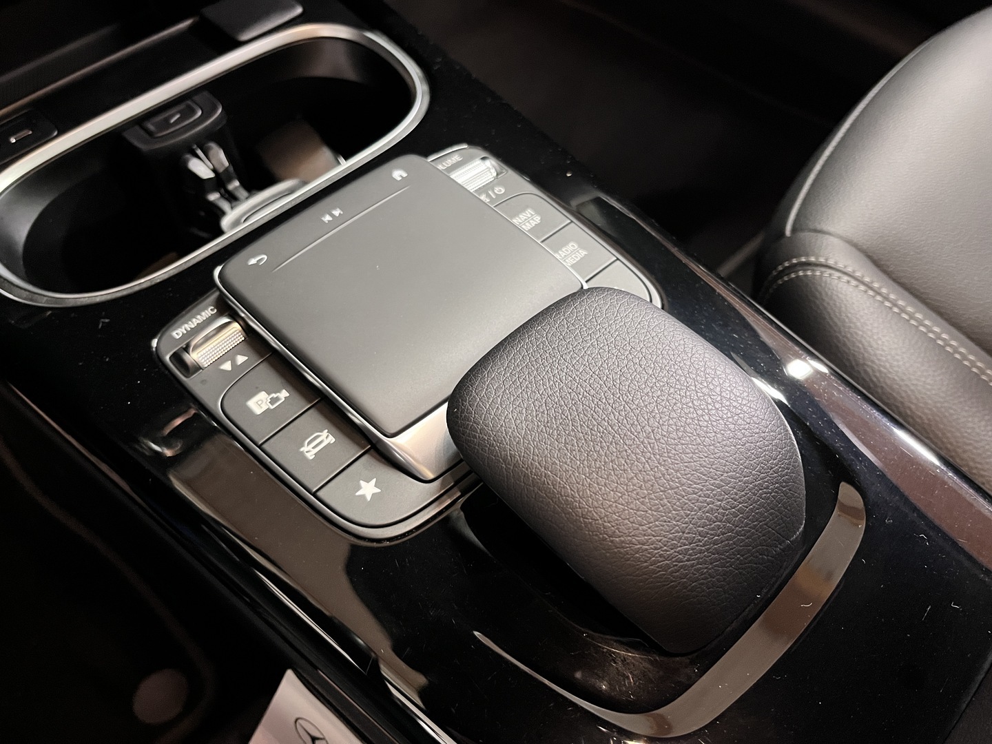 MERCEDES-BENZ A 2023