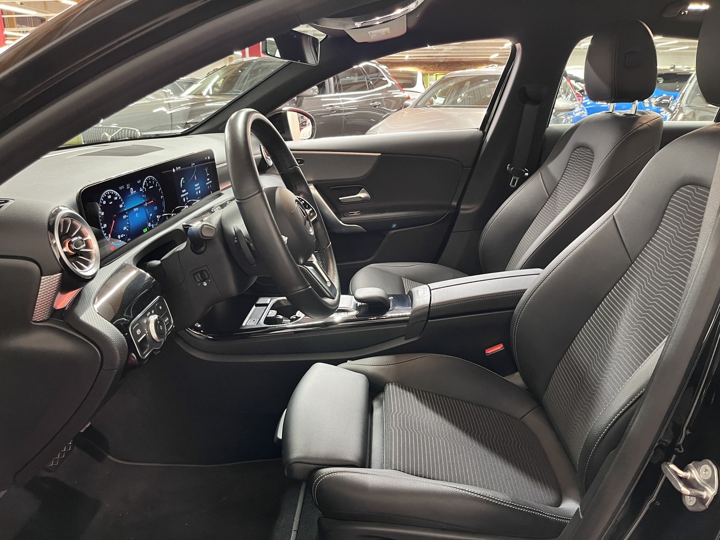 MERCEDES-BENZ A 2023