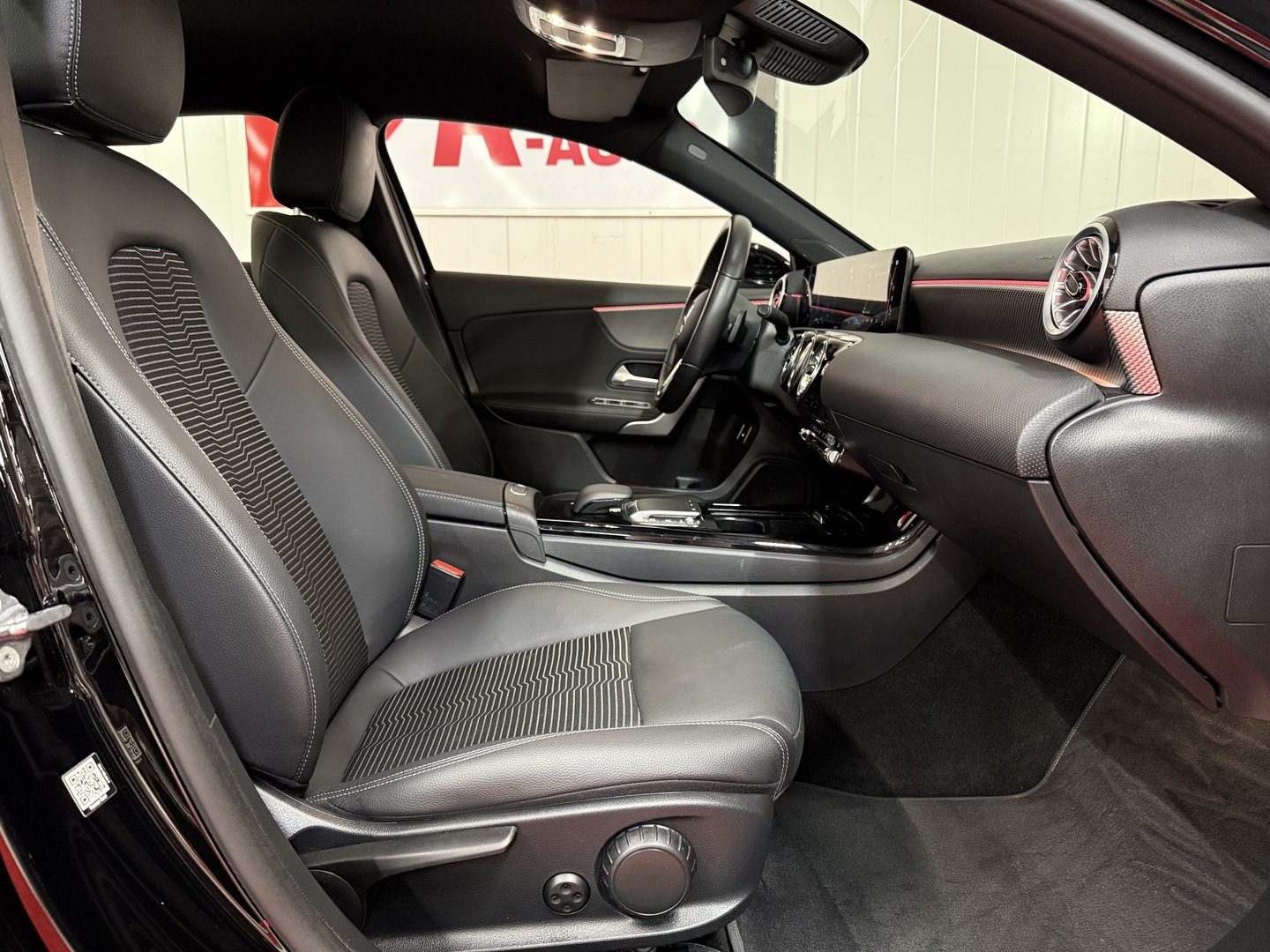 MERCEDES-BENZ A 2023