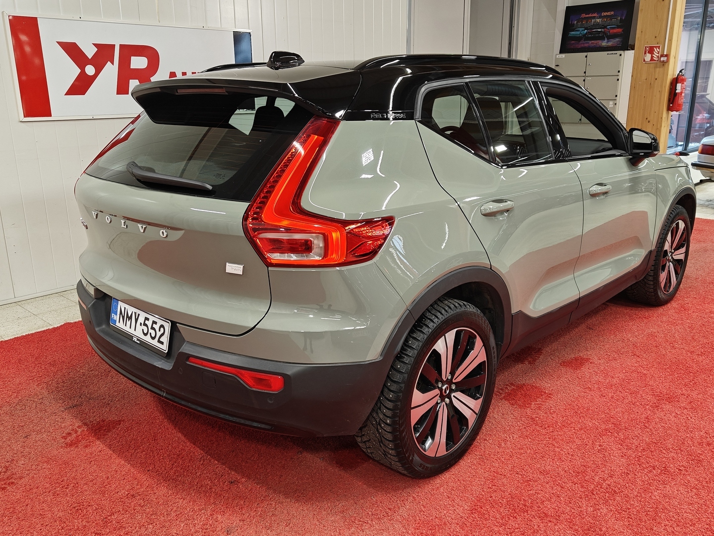 VOLVO XC40 2023
