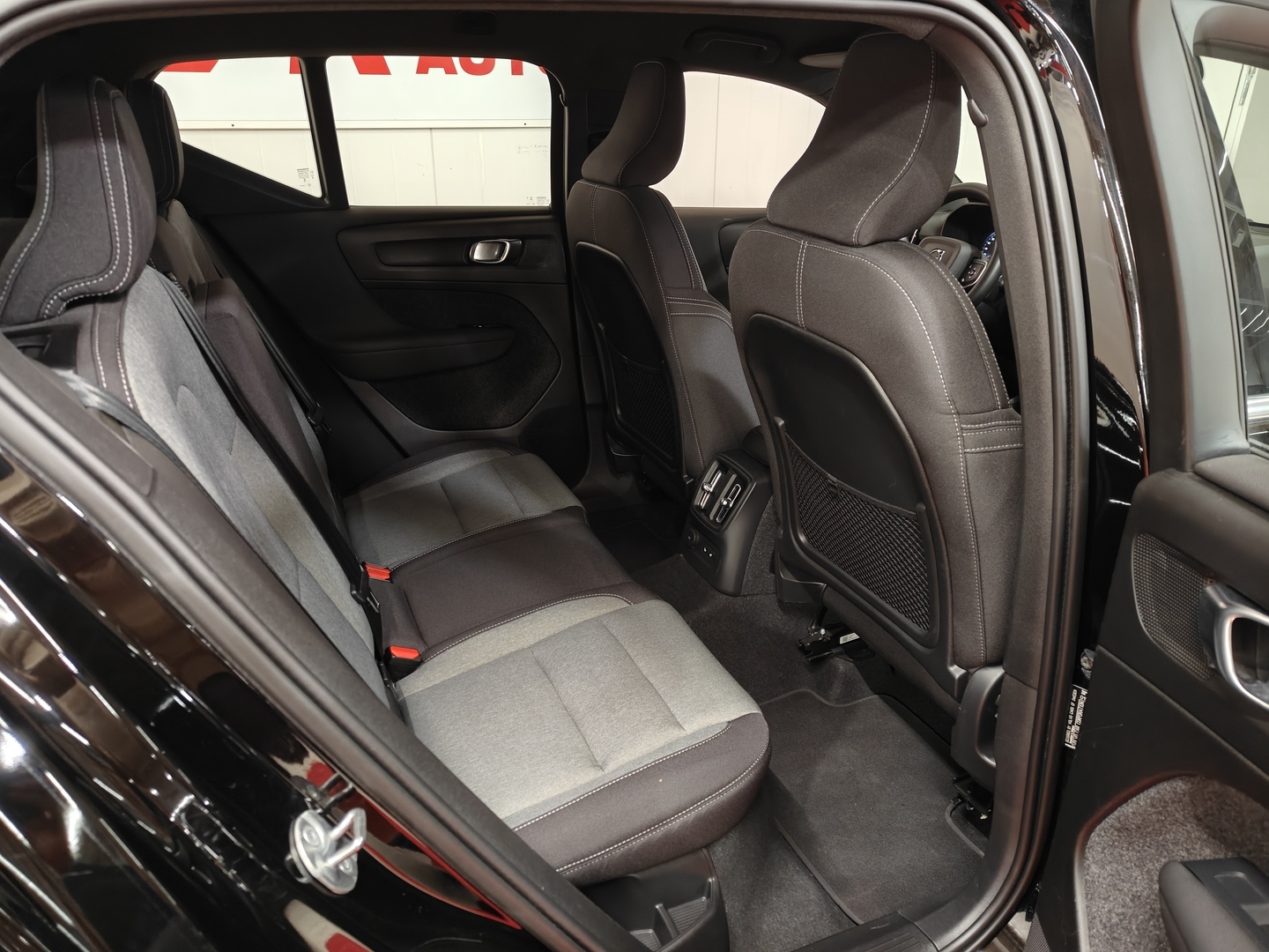 VOLVO XC40 2023