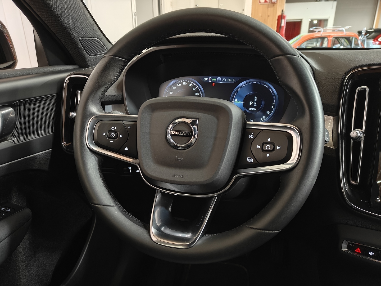 VOLVO XC40 2023