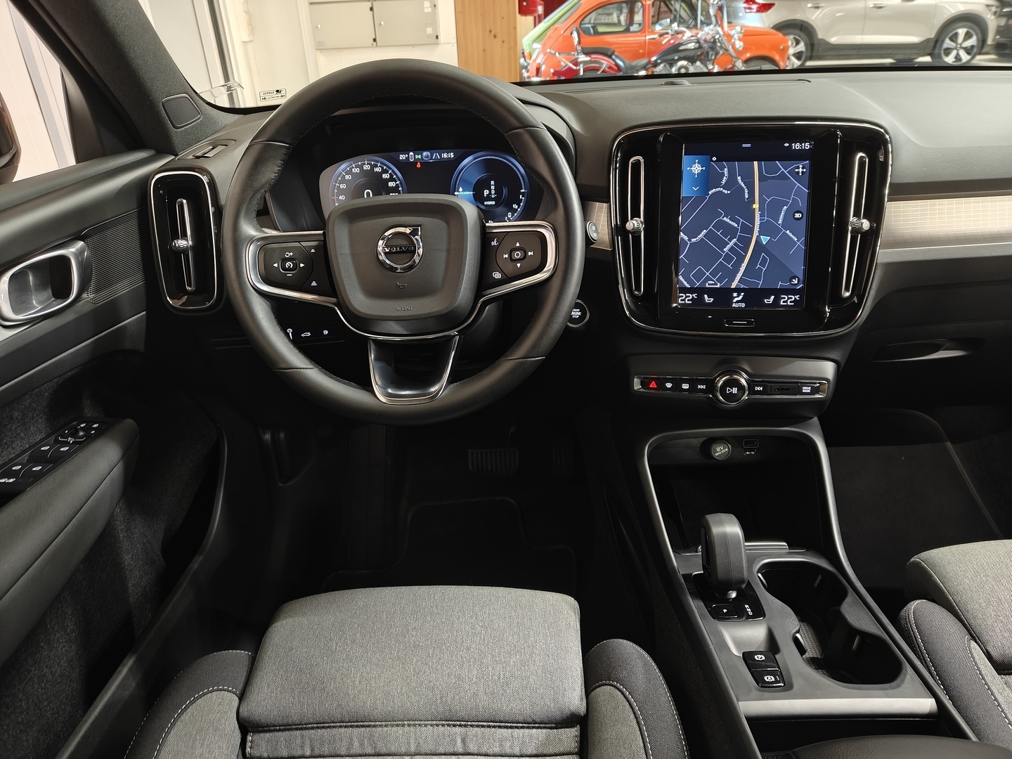 VOLVO XC40 2023