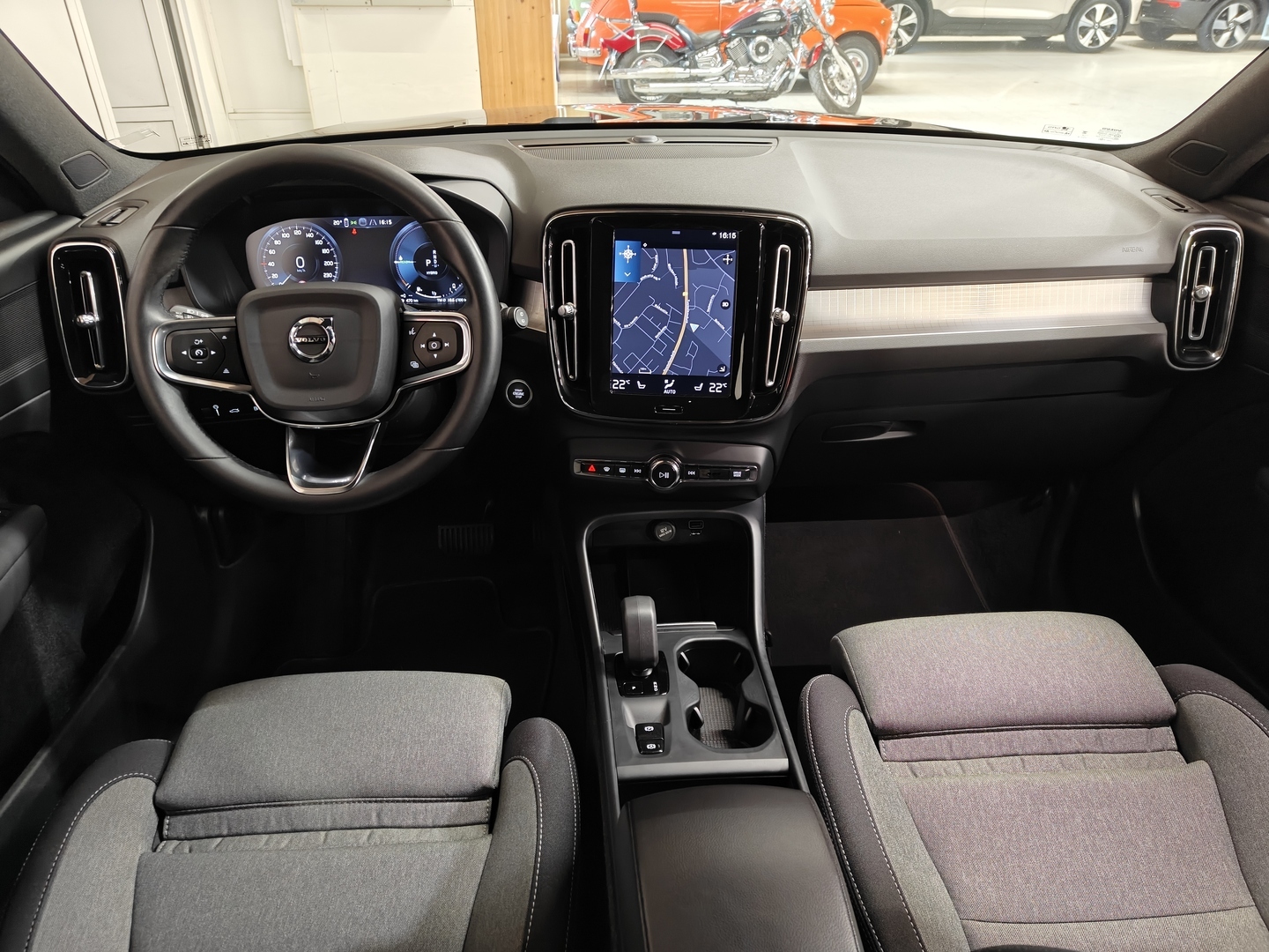 VOLVO XC40 2023