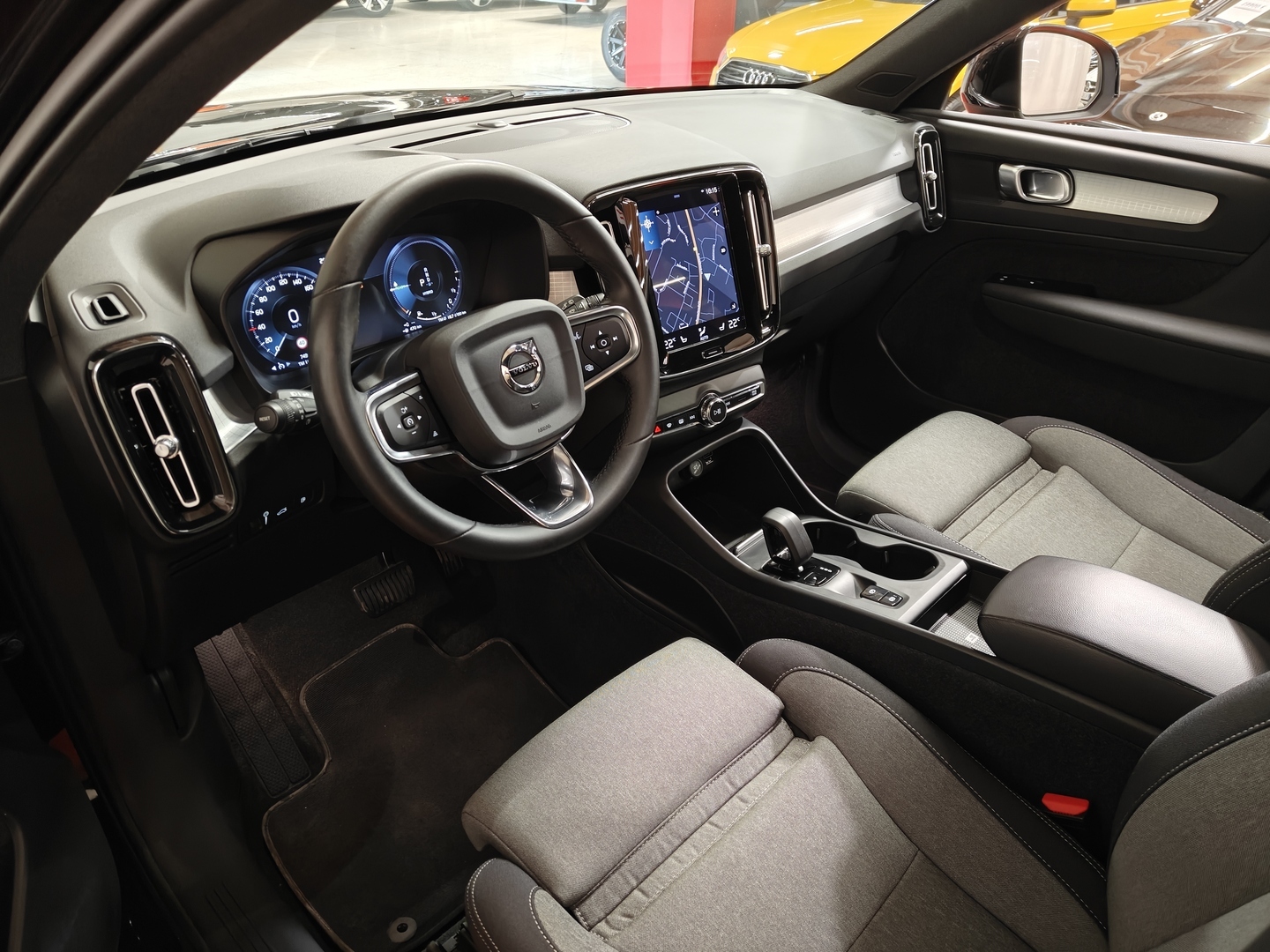 VOLVO XC40 2023