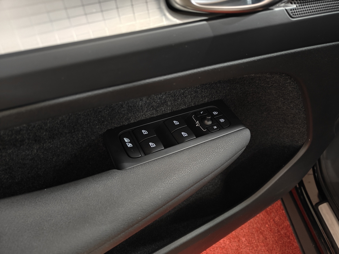 VOLVO XC40 2023