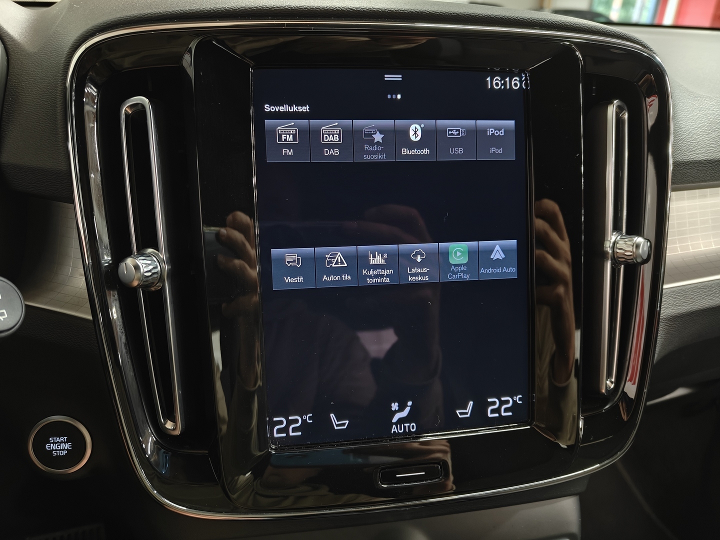 VOLVO XC40 2023