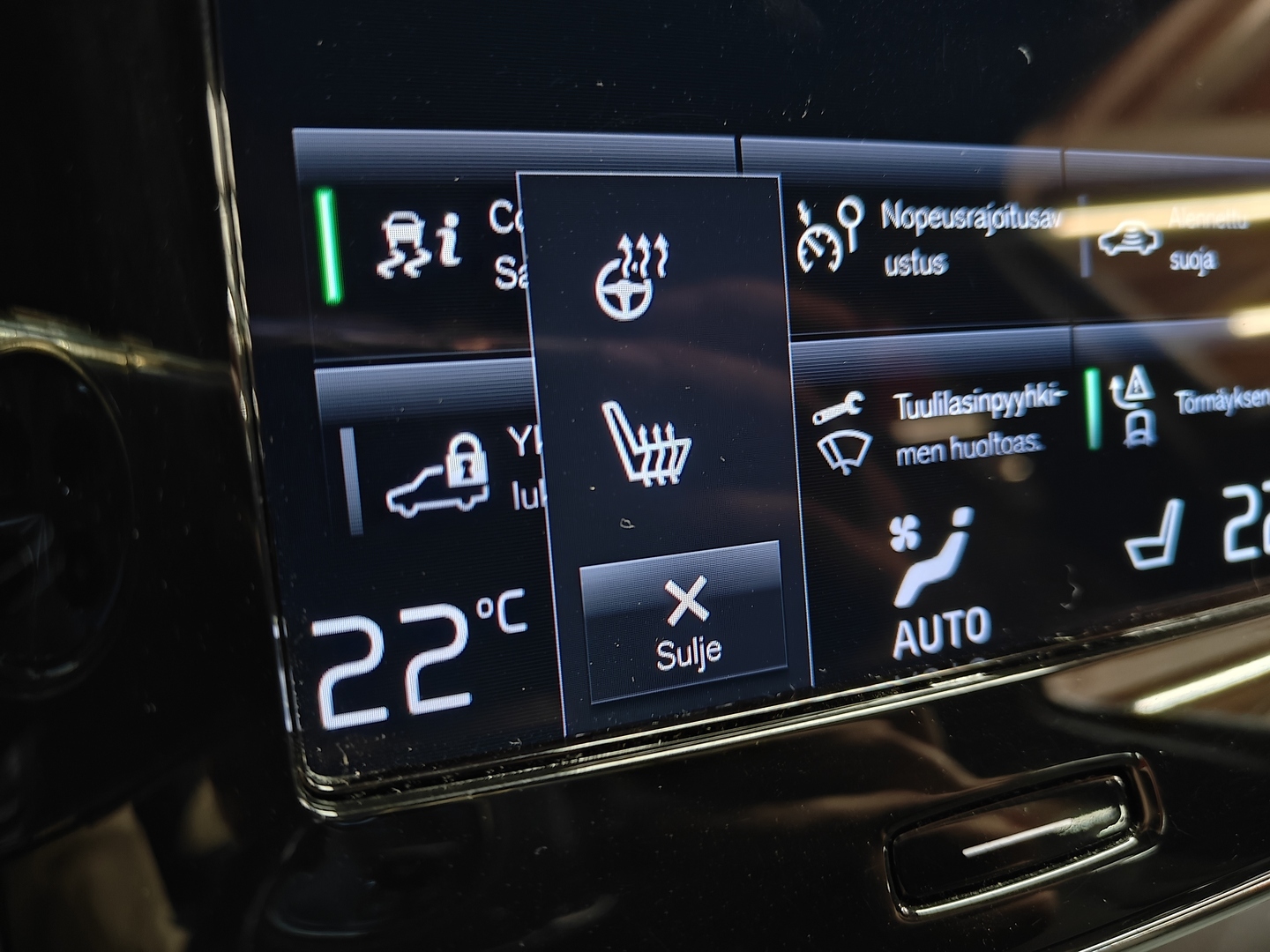 VOLVO XC40 2023