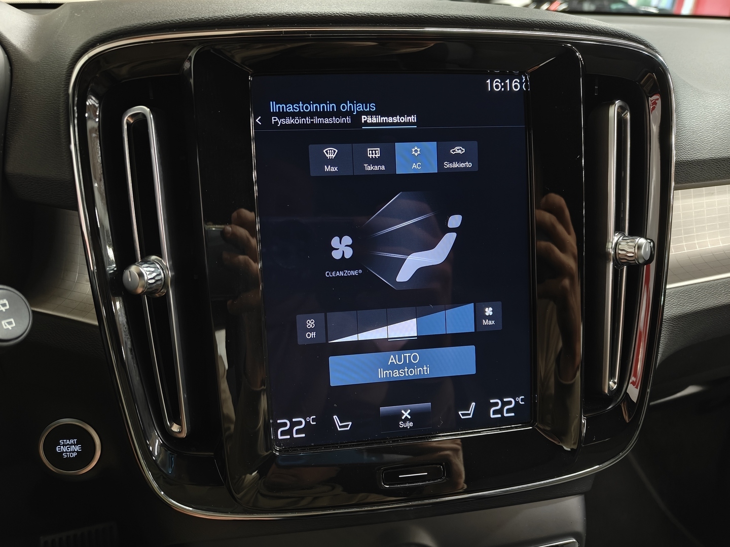 VOLVO XC40 2023