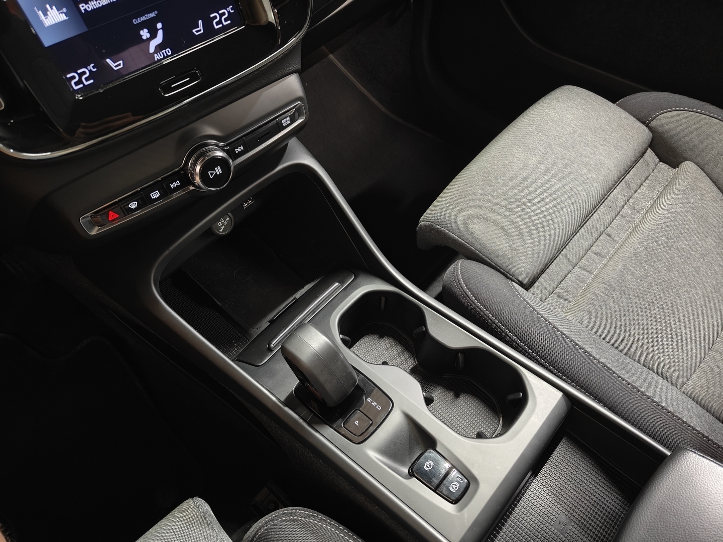 VOLVO XC40 2023