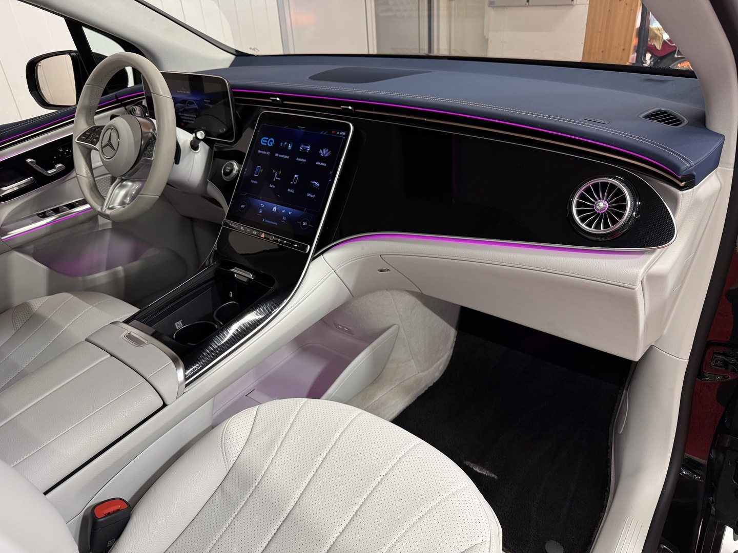 MERCEDES-BENZ EQE SUV 11