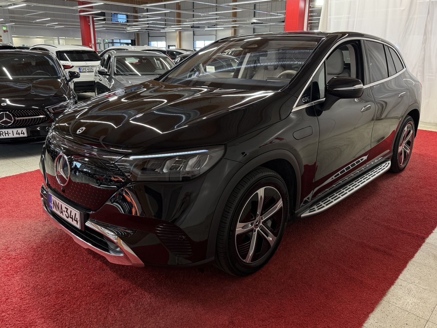 MERCEDES-BENZ EQE SUV 3