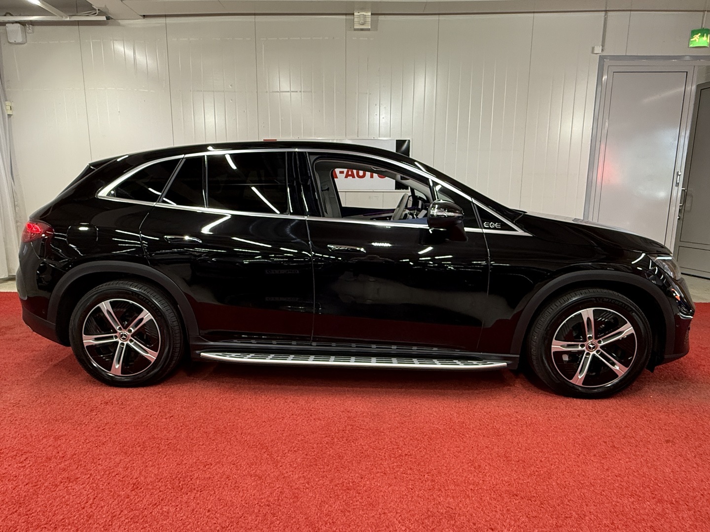 MERCEDES-BENZ EQE SUV 4