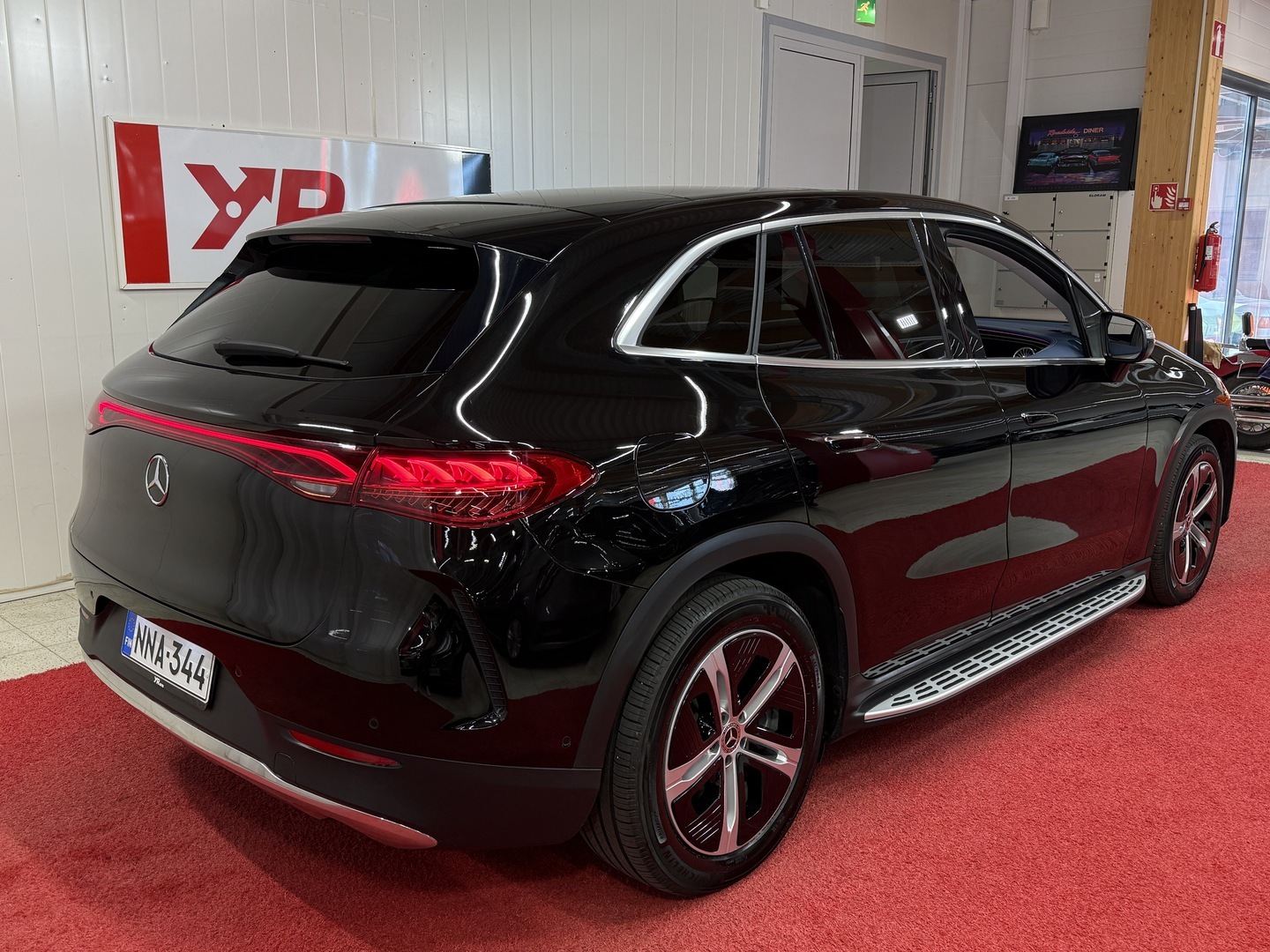 MERCEDES-BENZ EQE SUV 5