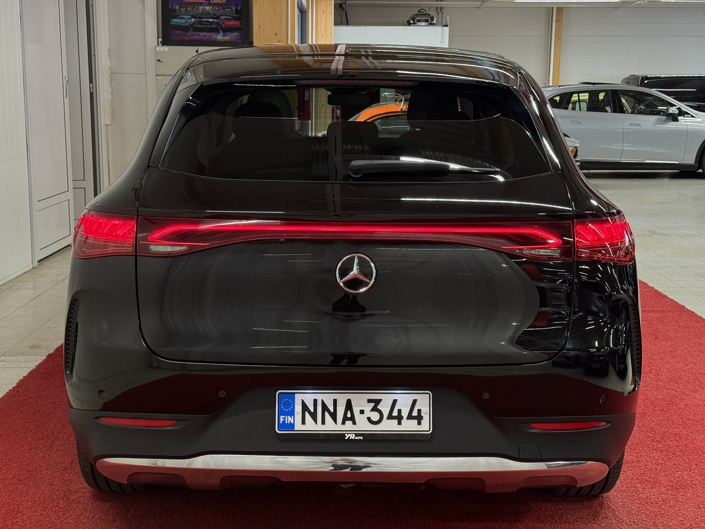 MERCEDES-BENZ EQE SUV 6