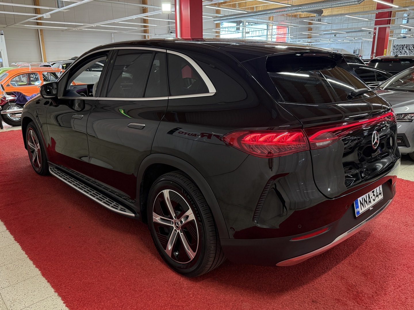 MERCEDES-BENZ EQE SUV 7