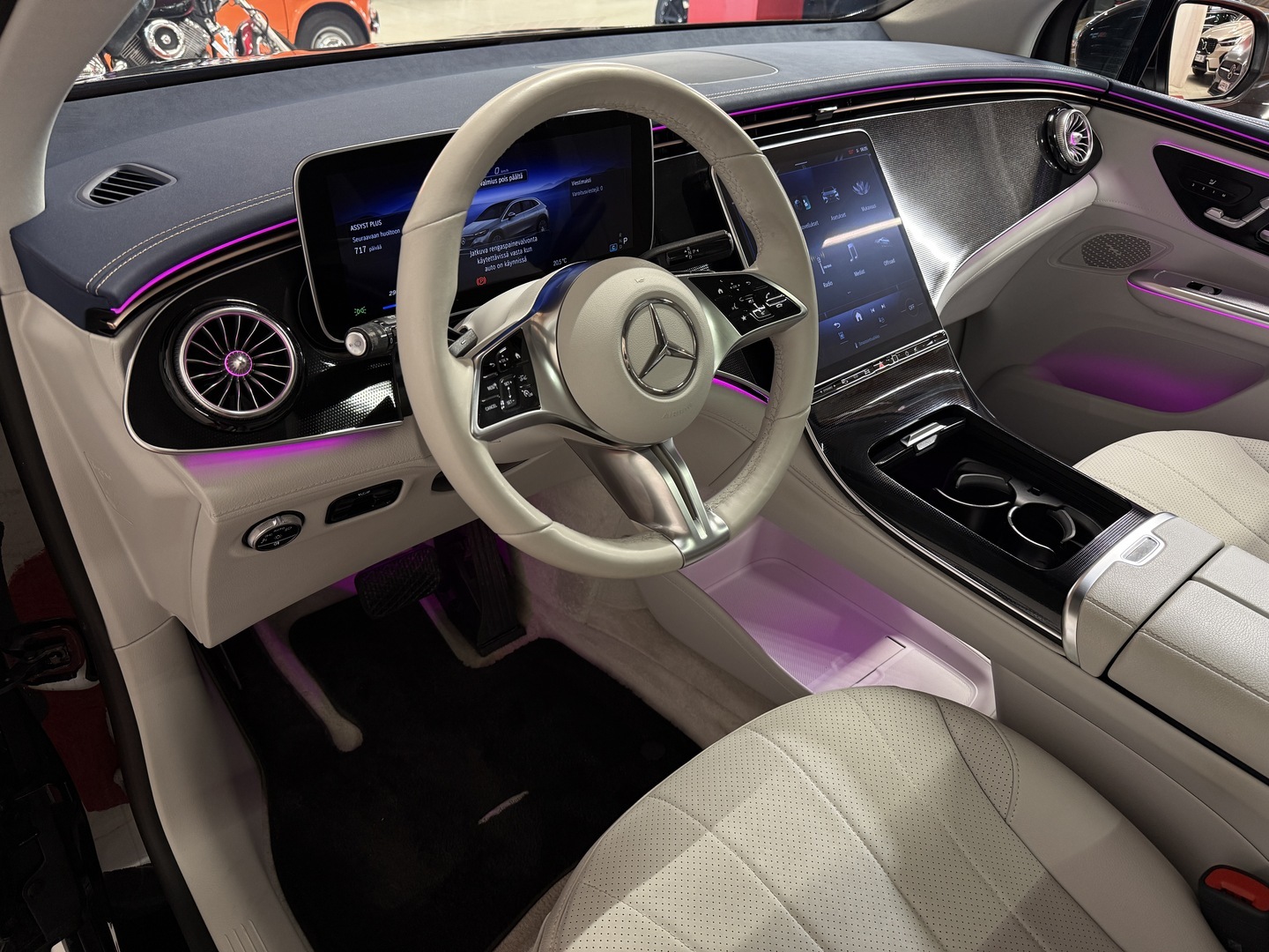MERCEDES-BENZ EQE SUV 8