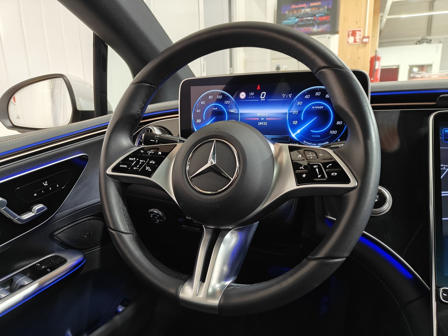 MERCEDES-BENZ EQE 2023