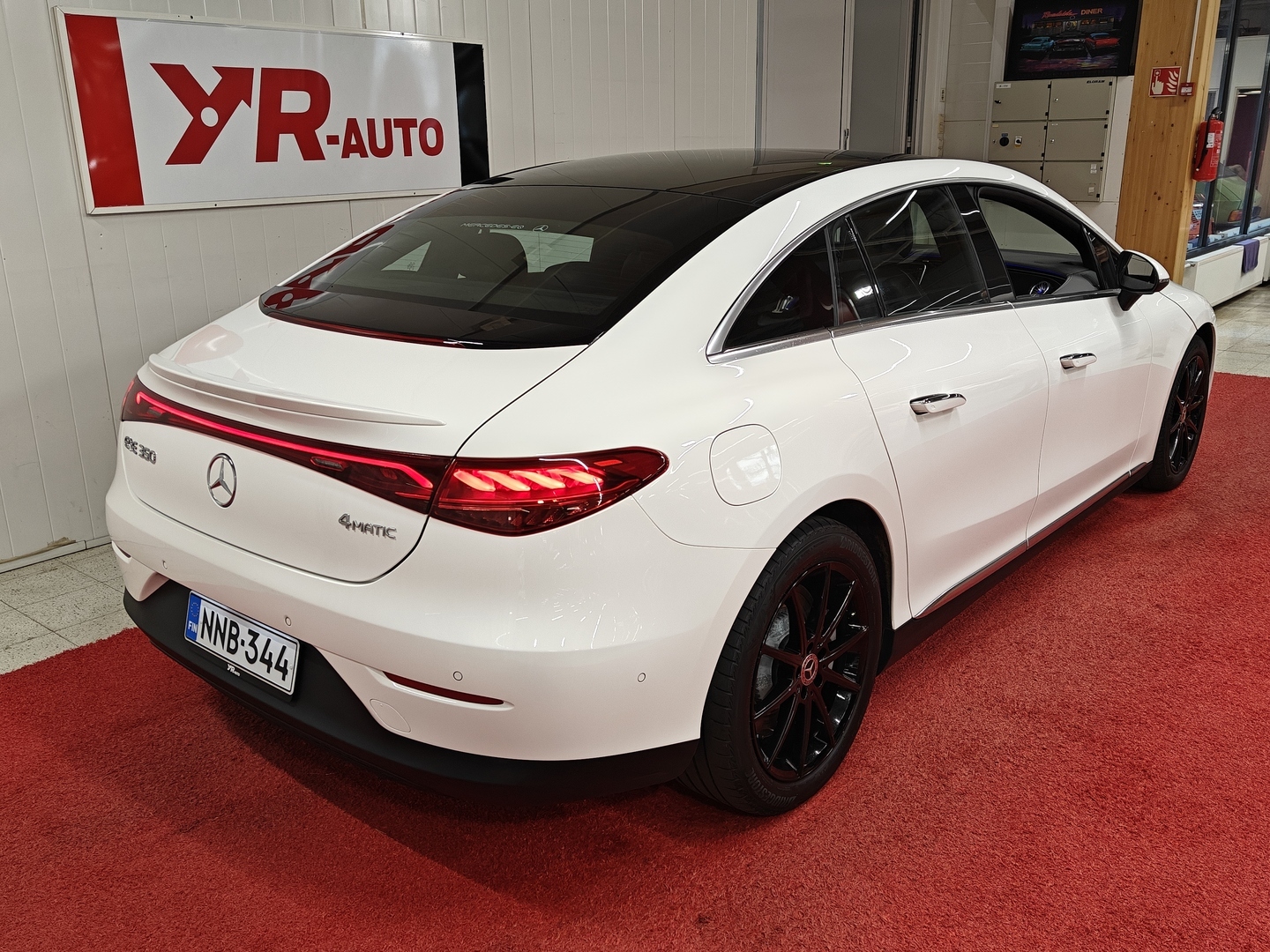 MERCEDES-BENZ EQE 2023