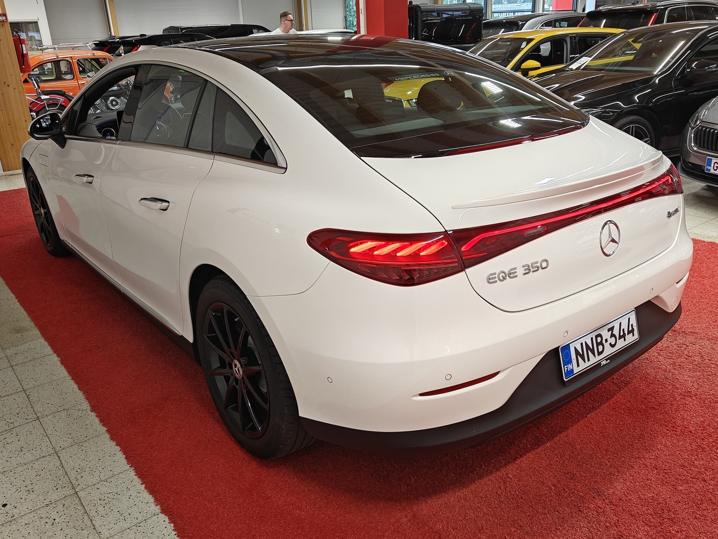 MERCEDES-BENZ EQE 2023