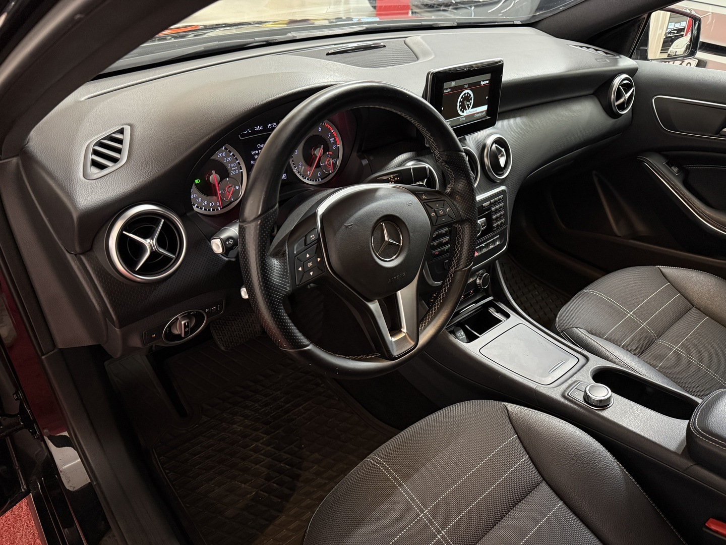 MERCEDES-BENZ A 2013