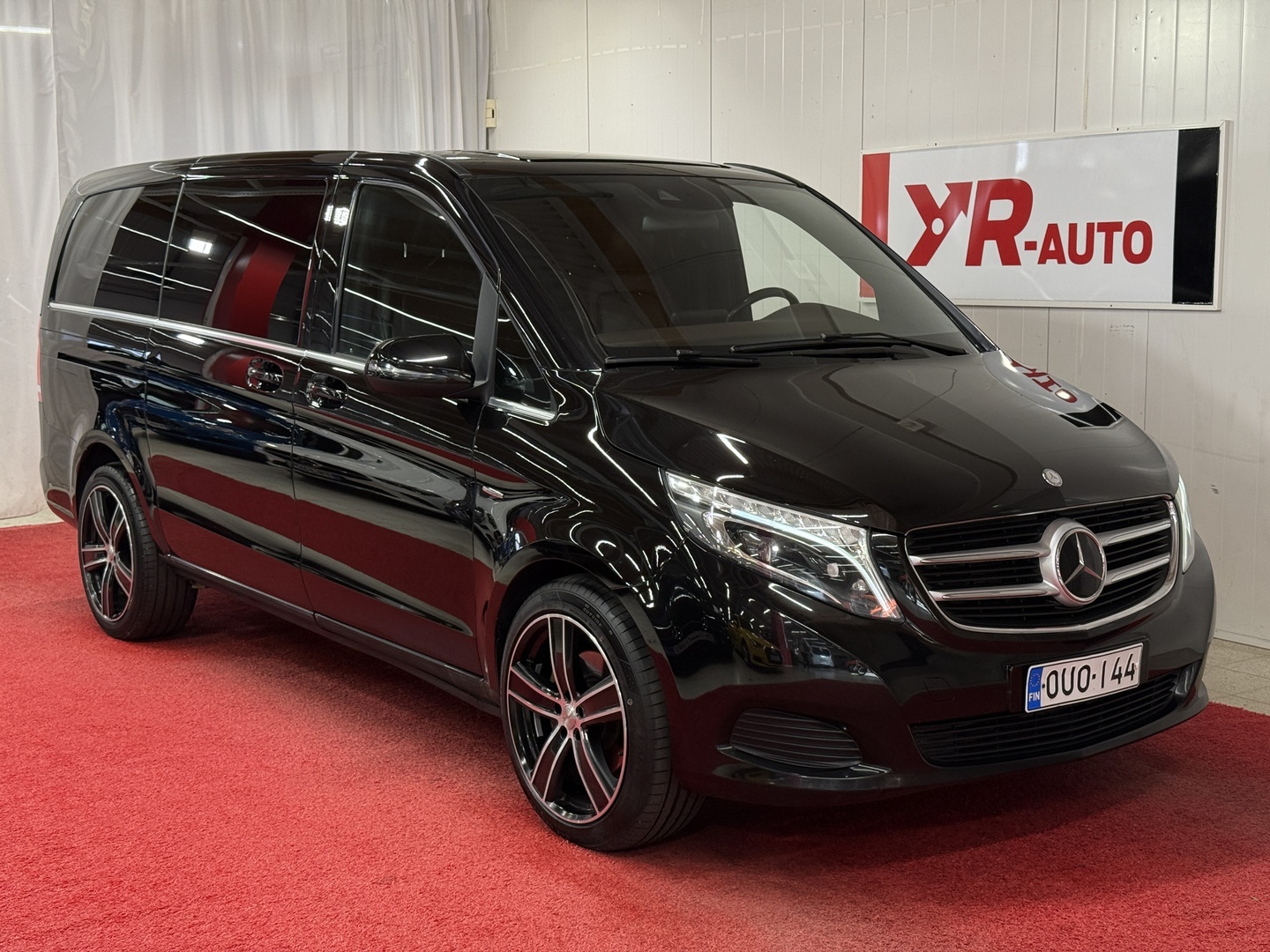MERCEDES-BENZ V 1