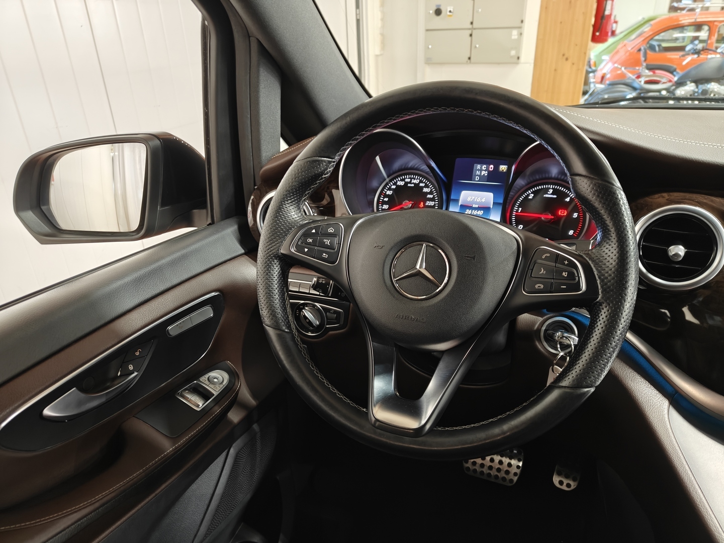 MERCEDES-BENZ V 10