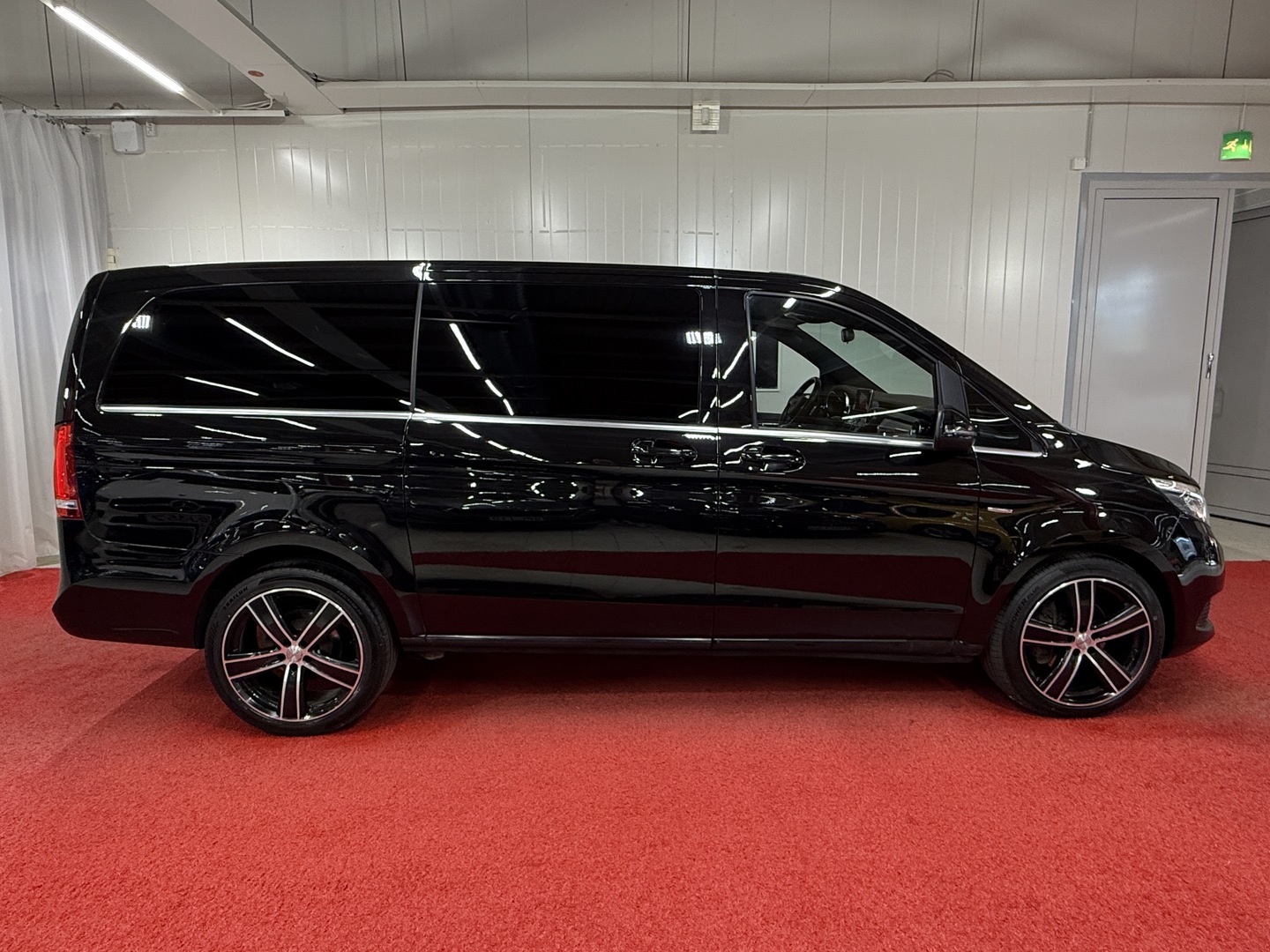 MERCEDES-BENZ V 2