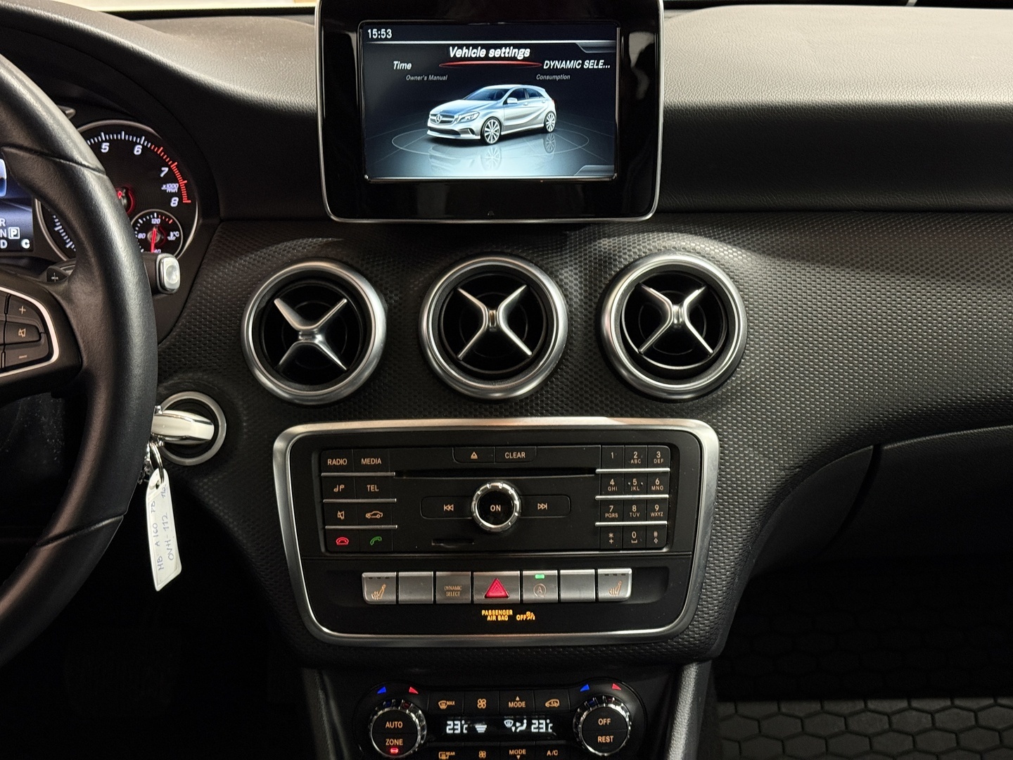 MERCEDES-BENZ A 2016