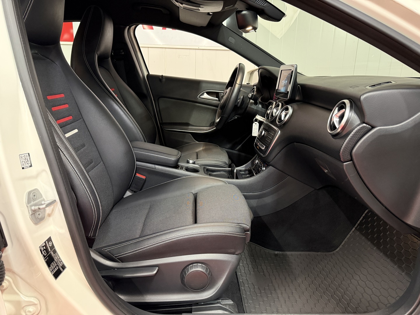 MERCEDES-BENZ A 2016